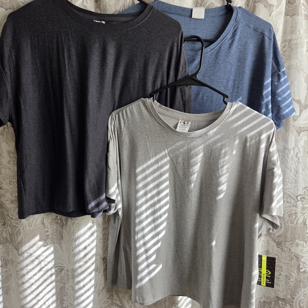 Womens Buttery Soft Cropped Athletic Workout Tees- Size Large